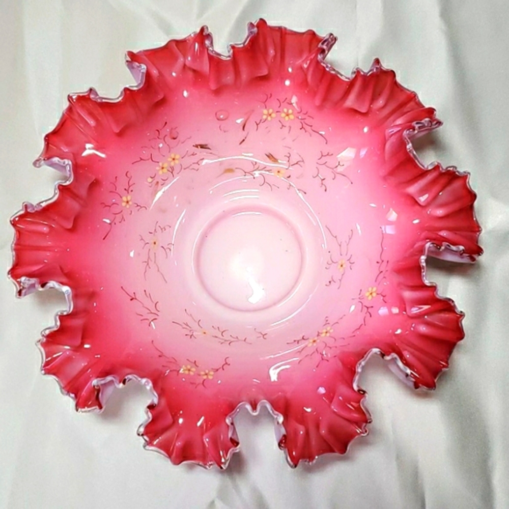 ❣HP❣Vintage Bridal Ruffle Cranberry & Milk Bowl - Picture 9 of 9